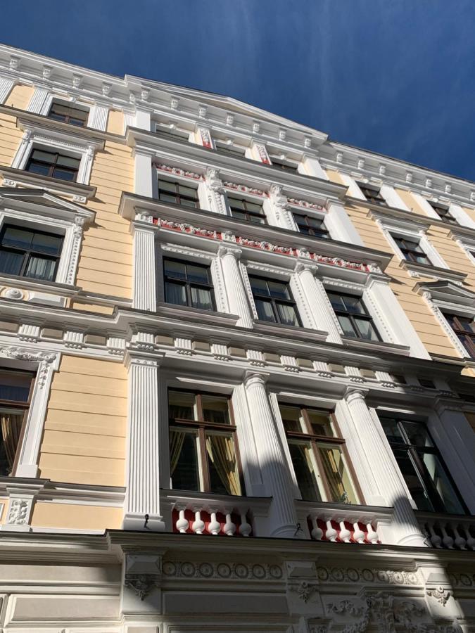 Dandelion Apartment Vecpilsetas Рига Экстерьер фото